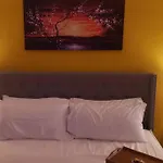 Lovely 2 Bedroom Condo Near The Heart Of Hollywood